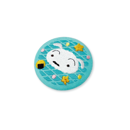 クレヨンしんちゃん 刺繍缶バッジ（ランダム6種） もちもち和菓子で